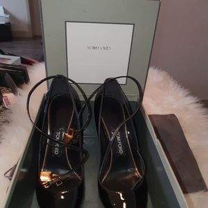 Tom ford black patent key lock pumps